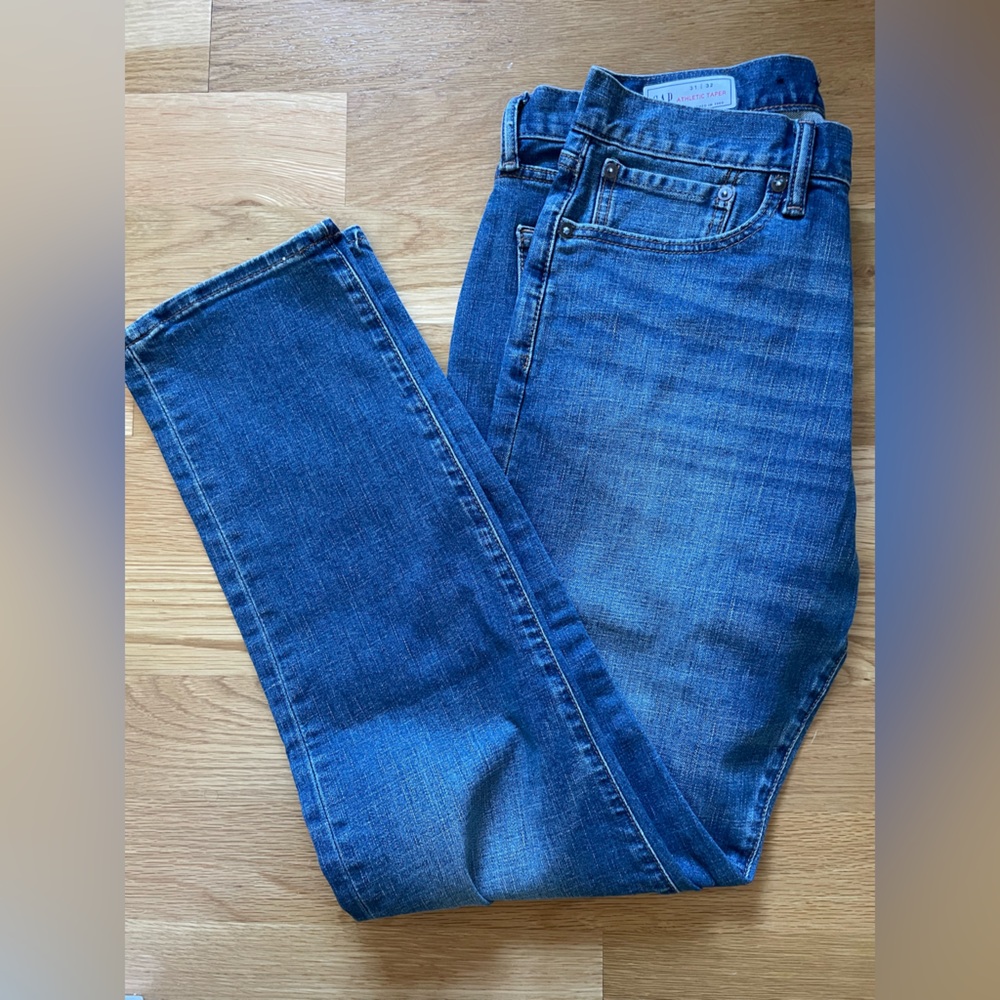 NWOT Men’s Gap Athletic Taper Jeans, 31 x 32